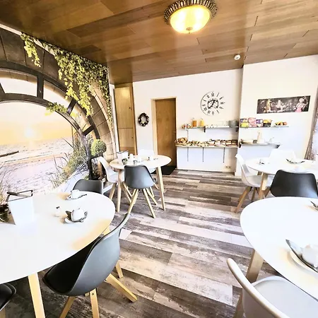 Center Garni Hotel